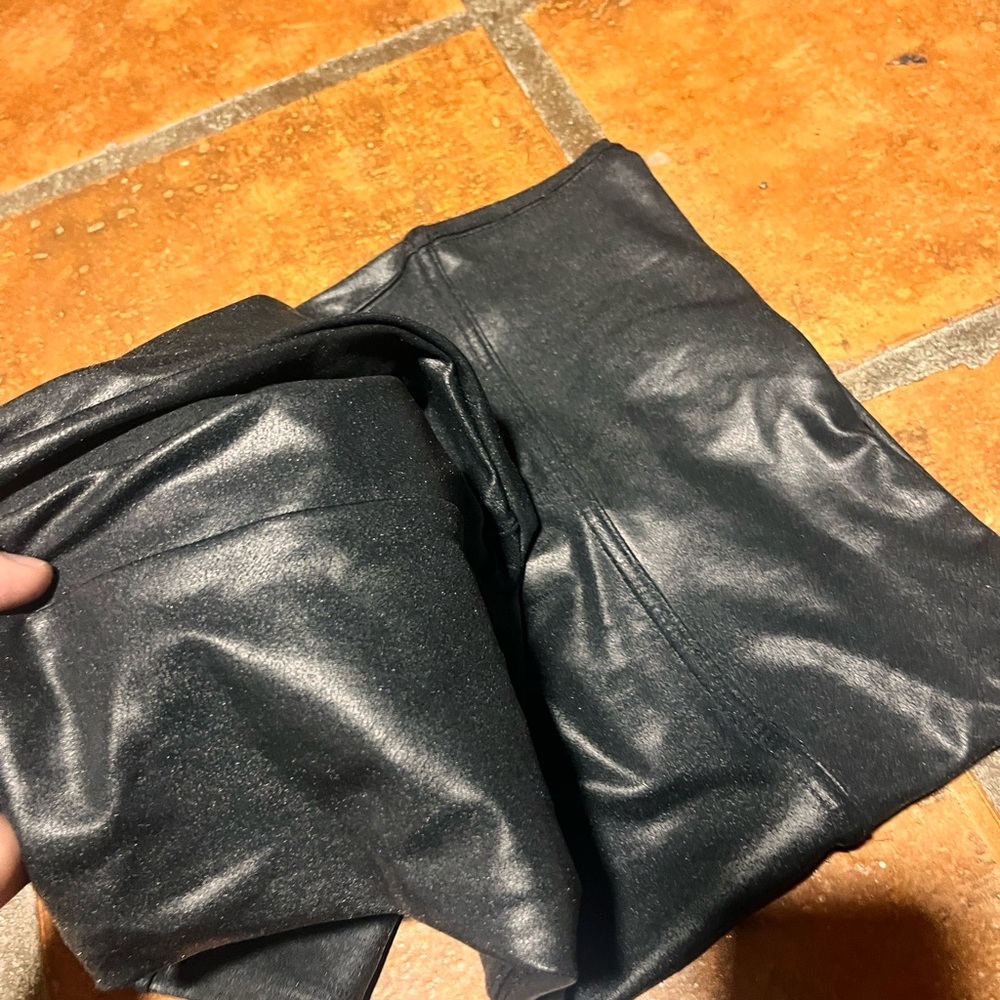 SPANX faux leather legging Small S NWOT - Picture 3 of 3